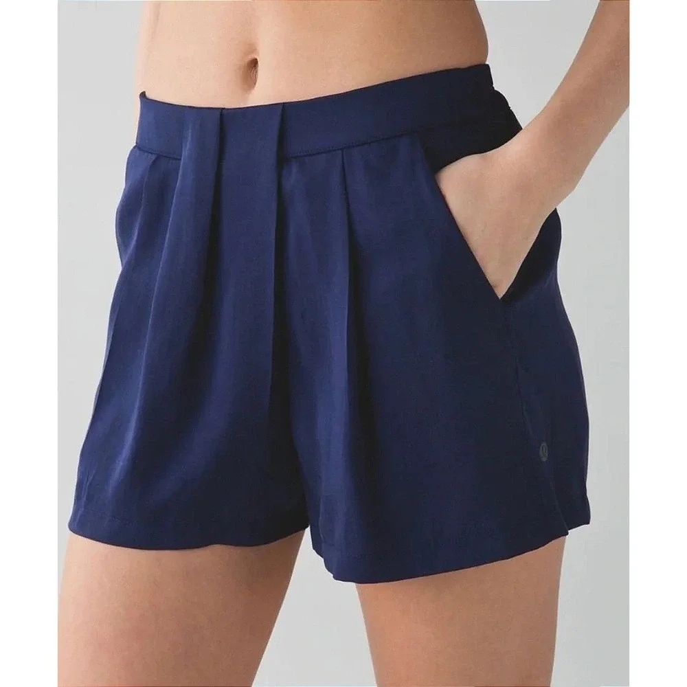 lululemon Go Keepsake Shorts Womens 6 Navy Blue Tencel Pleated Lounge Preppy